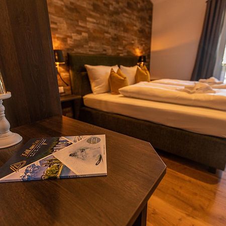Tevini Boutique Suites By We Rent Zell am See Værelse billede