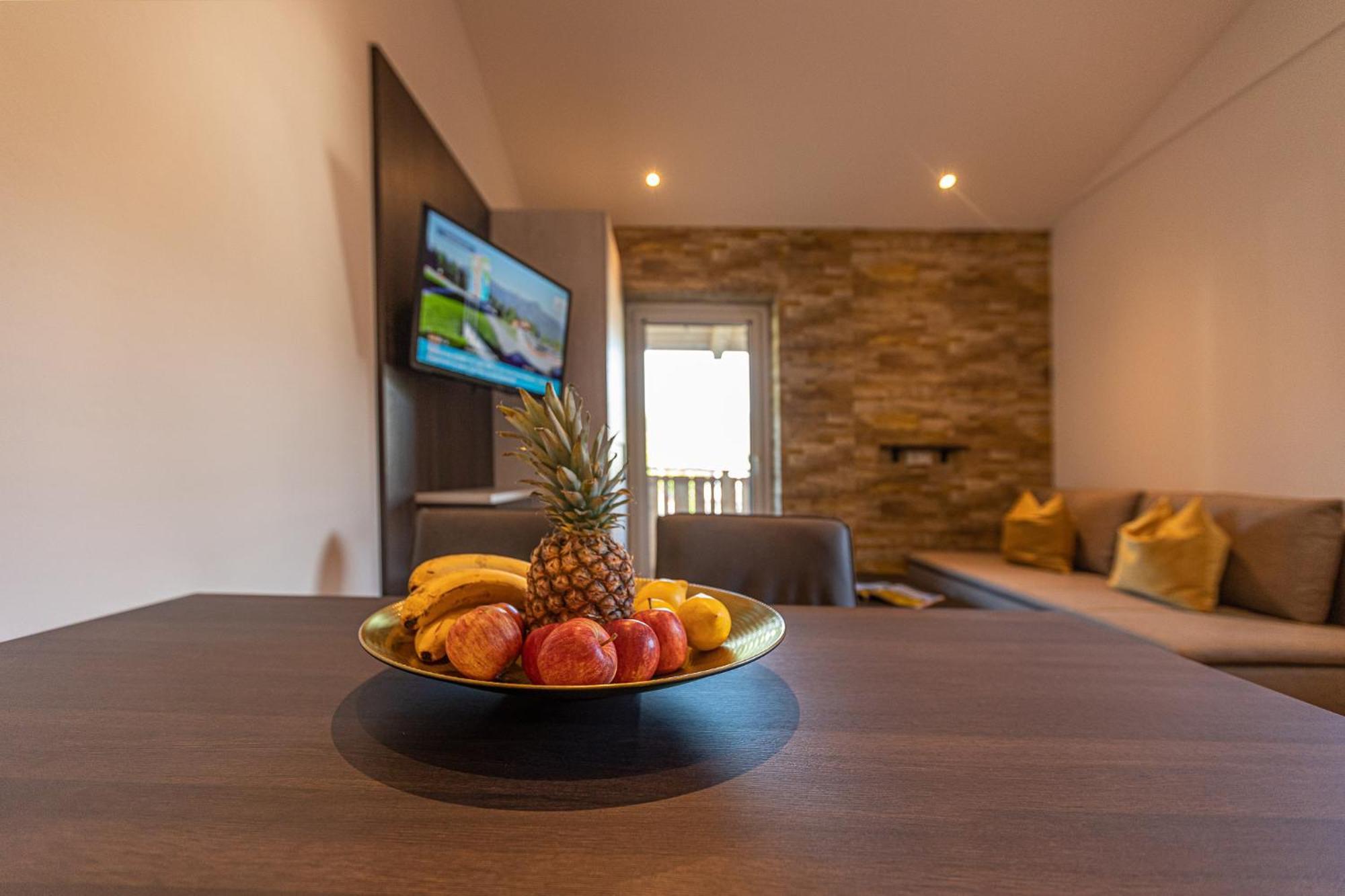 Tevini Boutique Suites By We Rent Zell am See Værelse billede